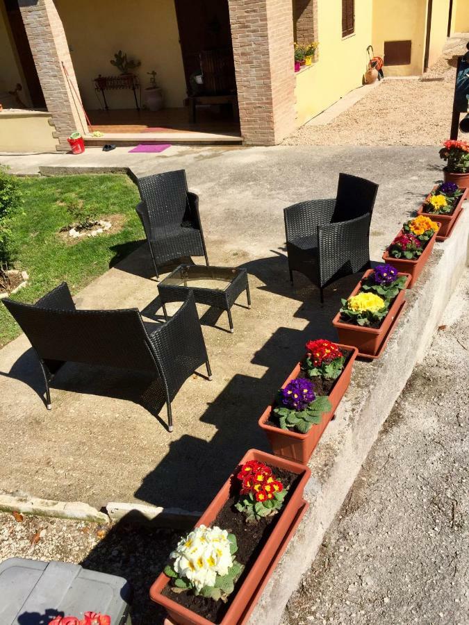 דירות Castel Ritaldi Il Girasole מראה חיצוני תמונה